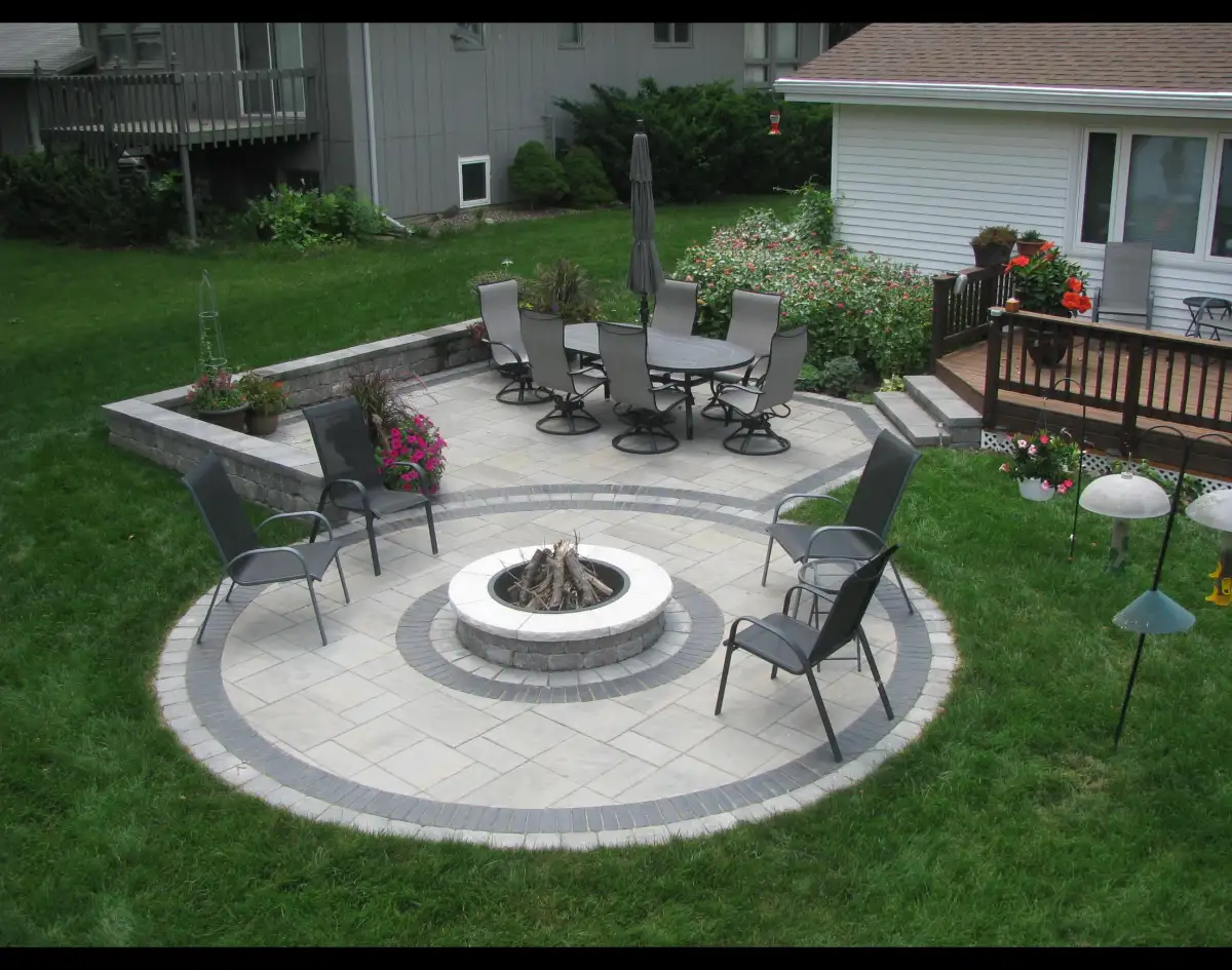 Well-maintained residential property with trimmed hedges and clean landscape beds in Iowa