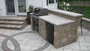 Grill Surround - Rockwood Lakeland Block with a custom Limestone Countertop