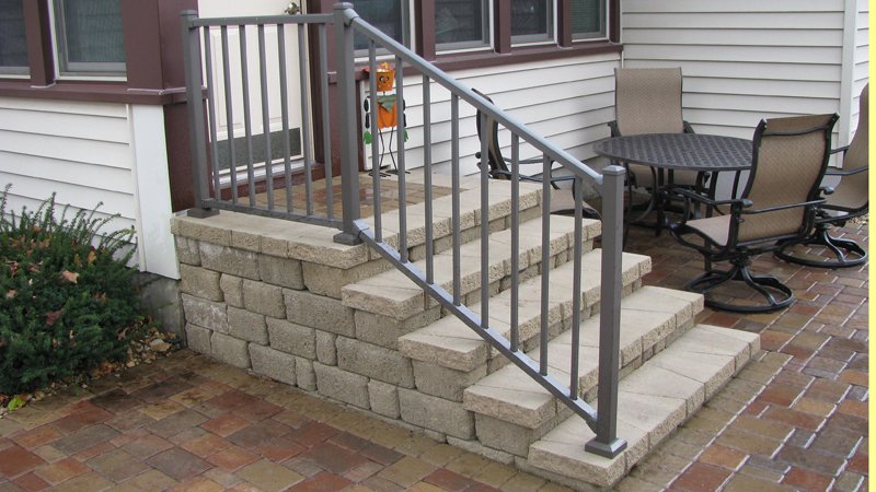 Steps - Keystone Country Manor Block Riser and Tread